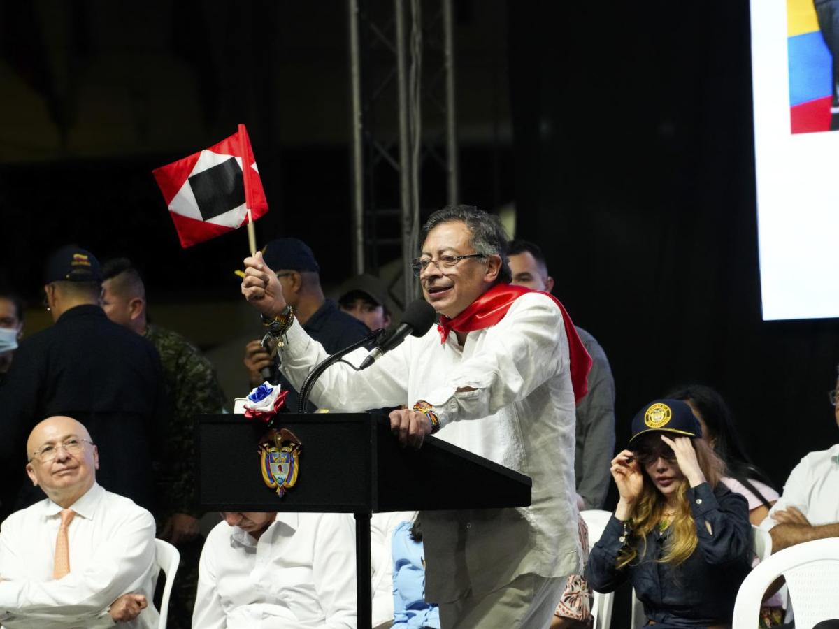 Significado de la bandera libertad o muerte del presidente Petro