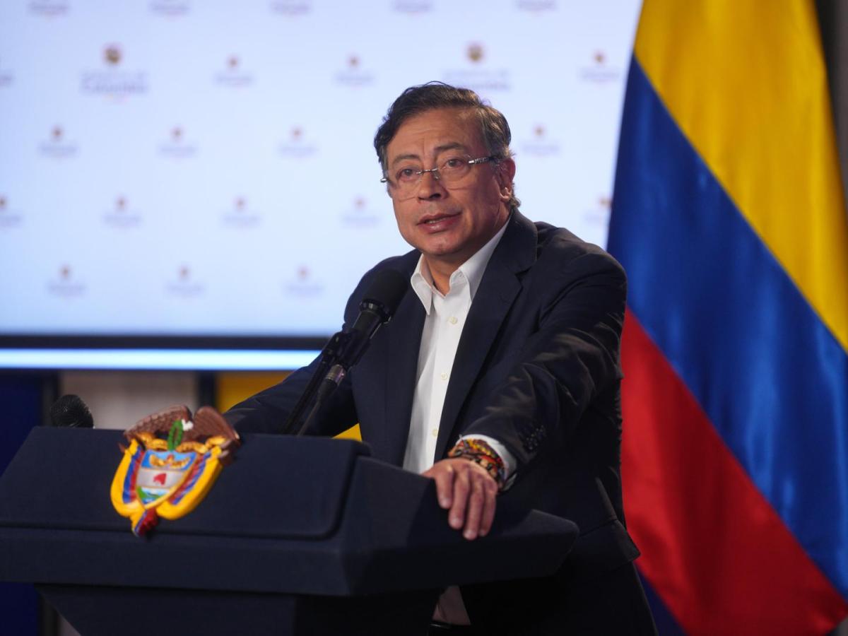 Gustavo Petro dice que perseguir a los grupos armados es más eficaz que contar muertos
