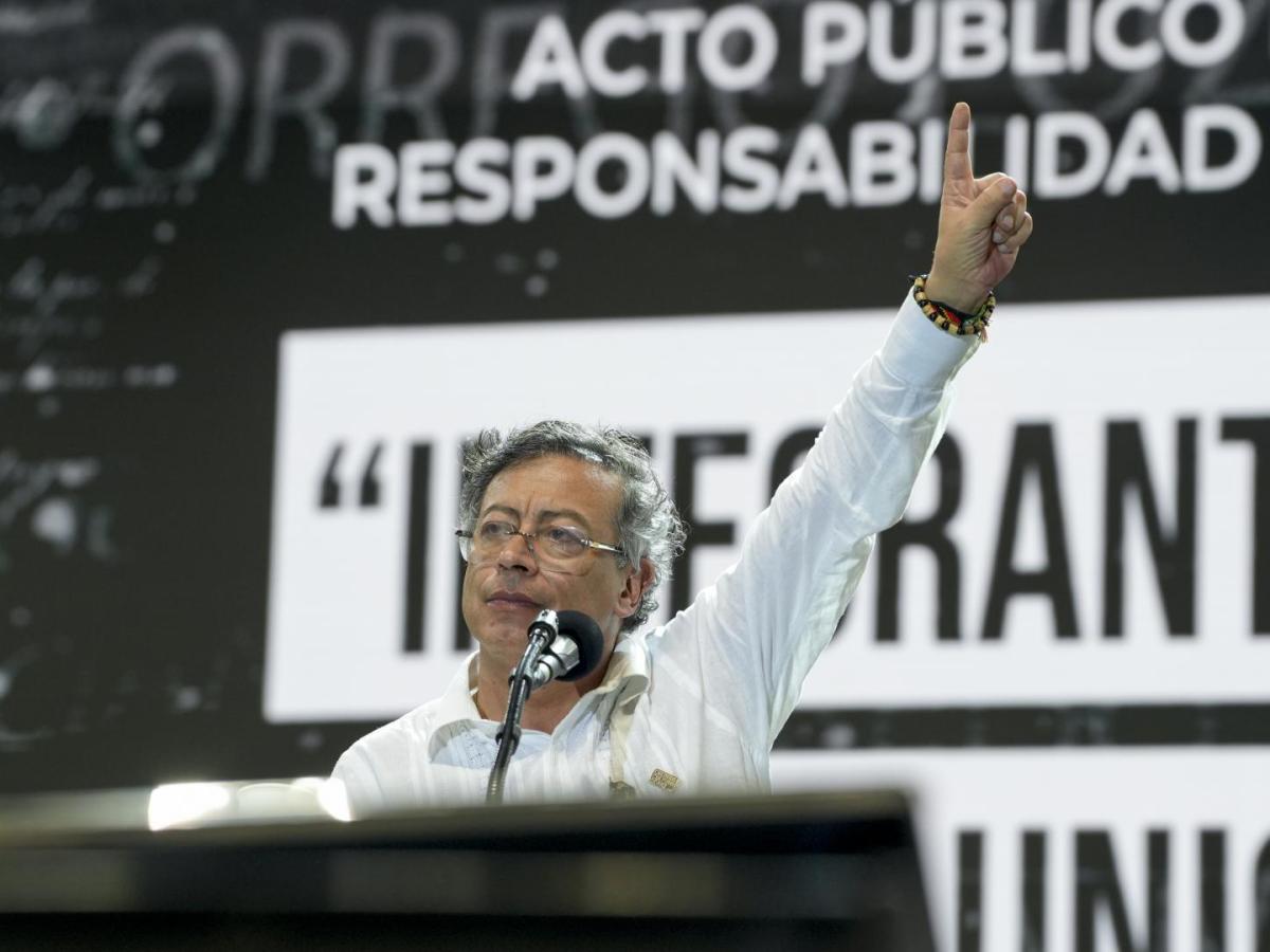 Petro acusa a congresistas de conspirar en Miami contra su gobierno