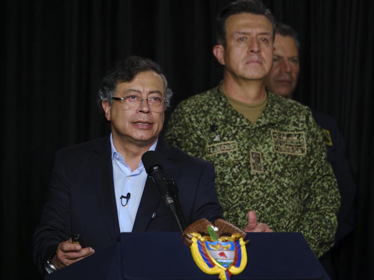 Petro denuncia reclutamiento de menores y anuncia llevar el caso a la CPI