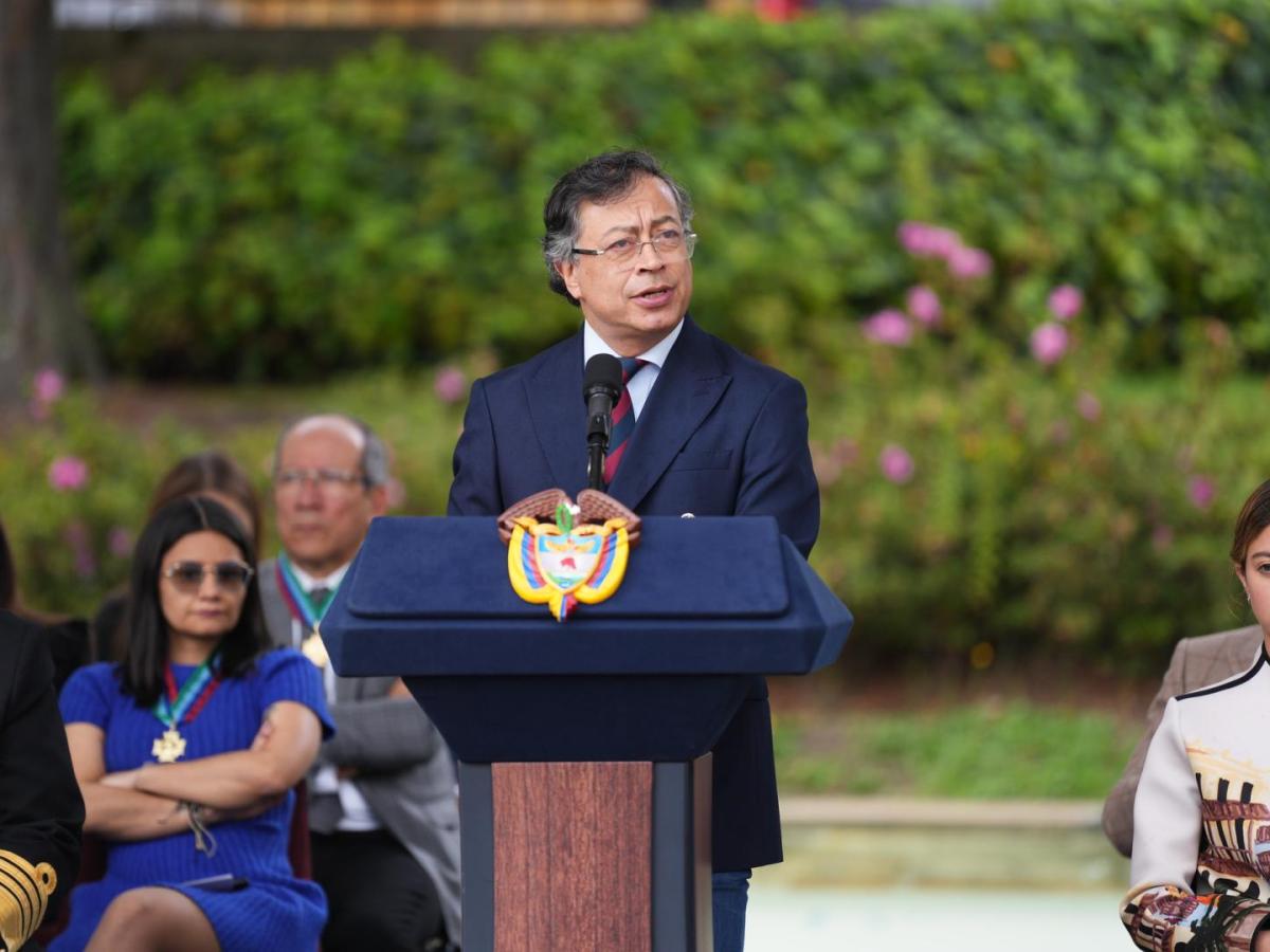 Petro pide una “Colombia libre y sin amenazas” en ceremonia de la Casa Militar