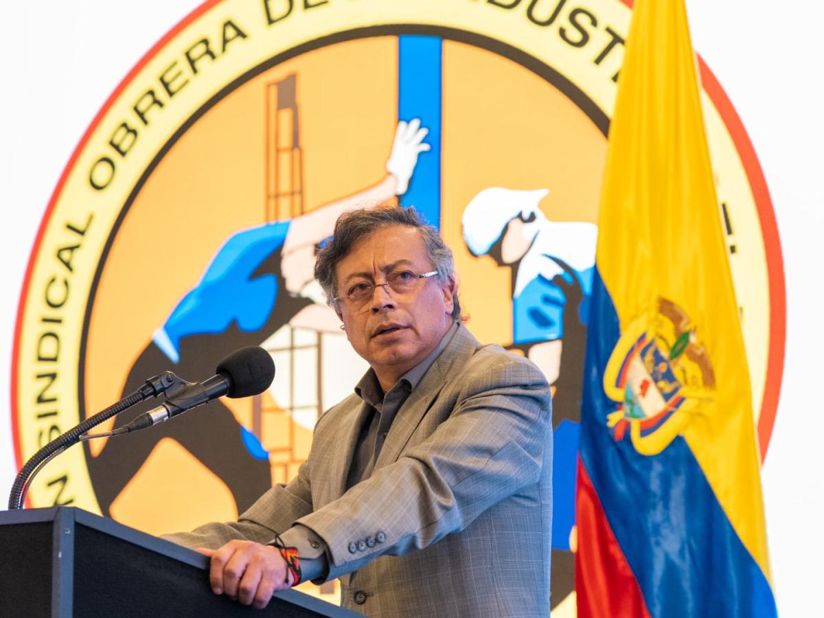 Petro responde a Uribe: alianzas Maduro crisis salud