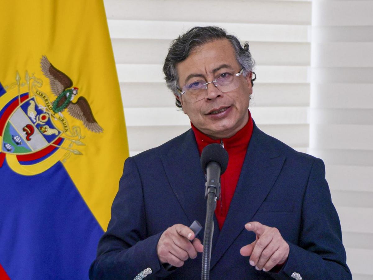 Petro niega nueva deuda y defiende manejo fiscal tras críticas de la oposición