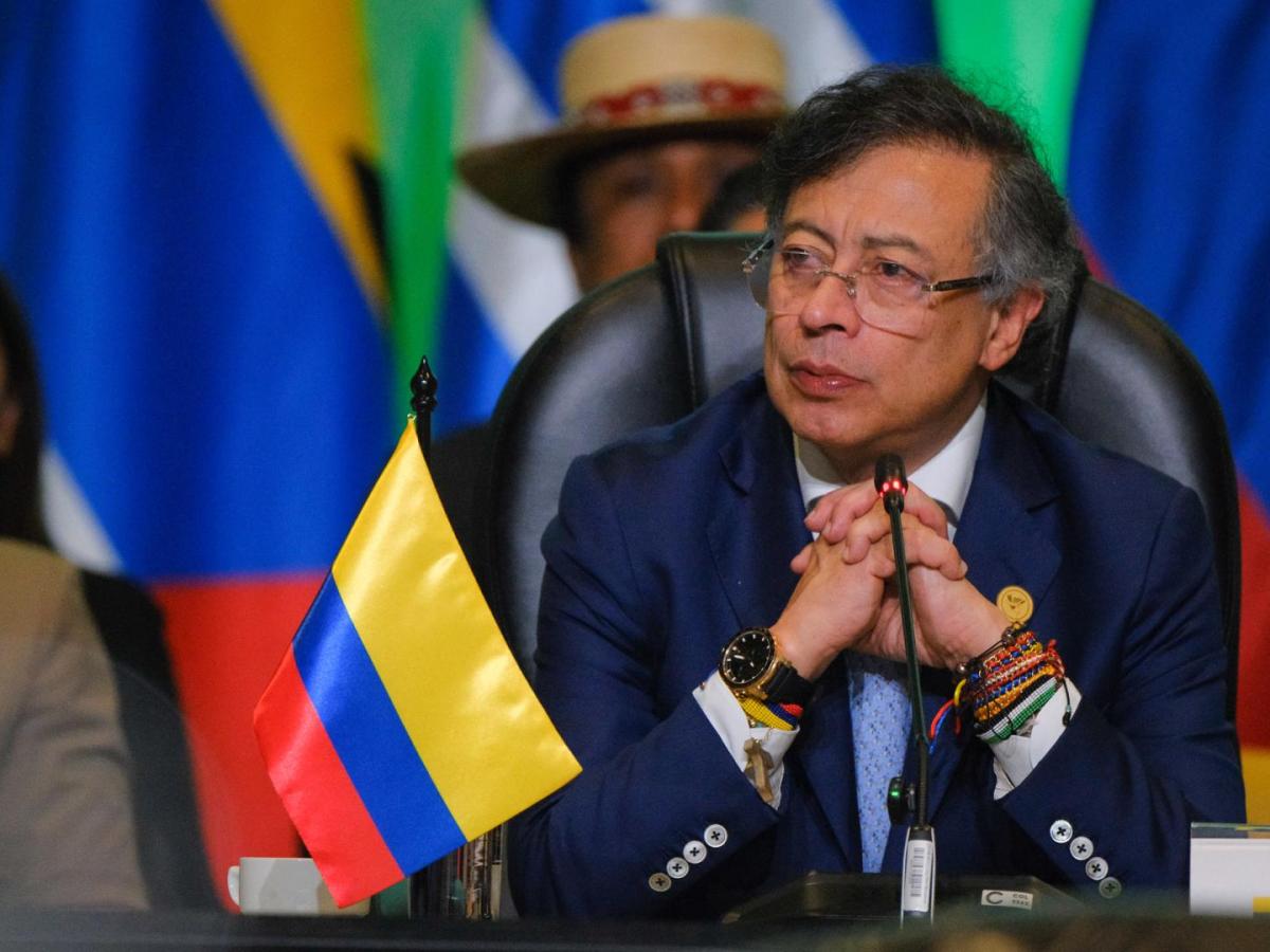 Petro denuncia supuesto acuerdo entre Bautista y De la Espriella
