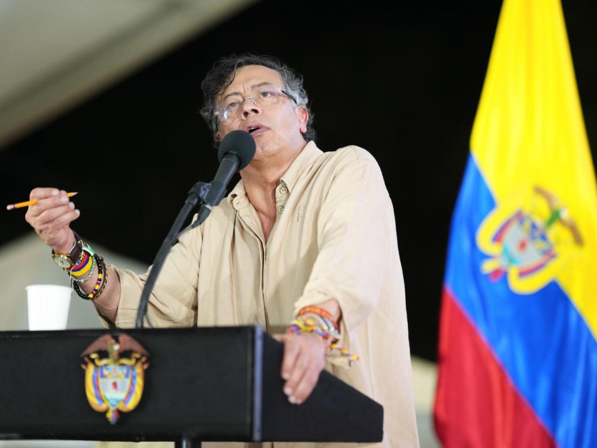 Petro advierte que baldíos deben ser para la nación y no para privados