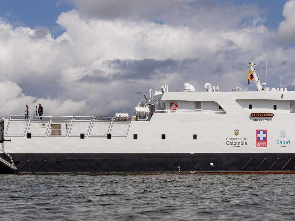 El navío llevó servicios médicos a zonas rurales de Buenaventura, con consultas, cirugías y diagnósticos sin necesidad de traslados a centros urbanos. 