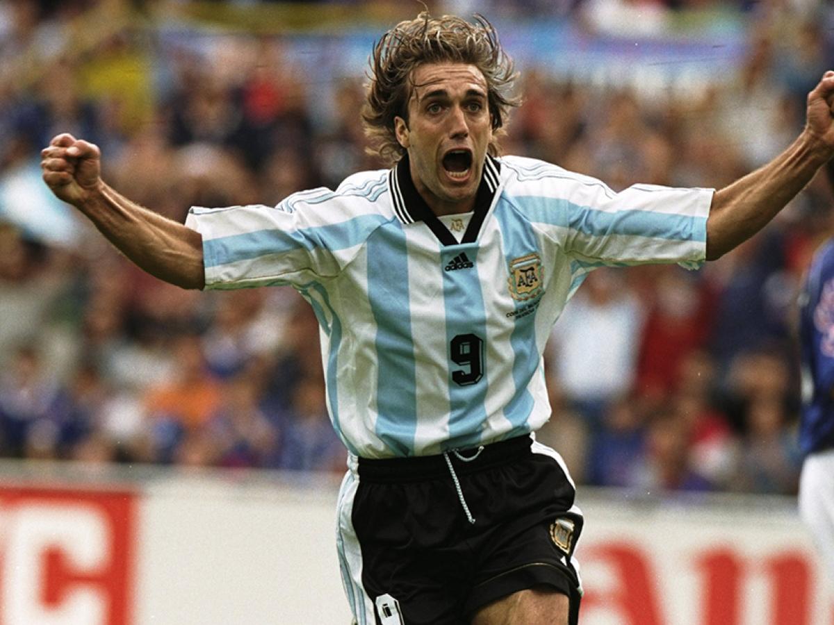 A 19 días del Mundial 2026: 'Batigol', un delantero inolvidable que rompió redes en tres continentes mundialistas