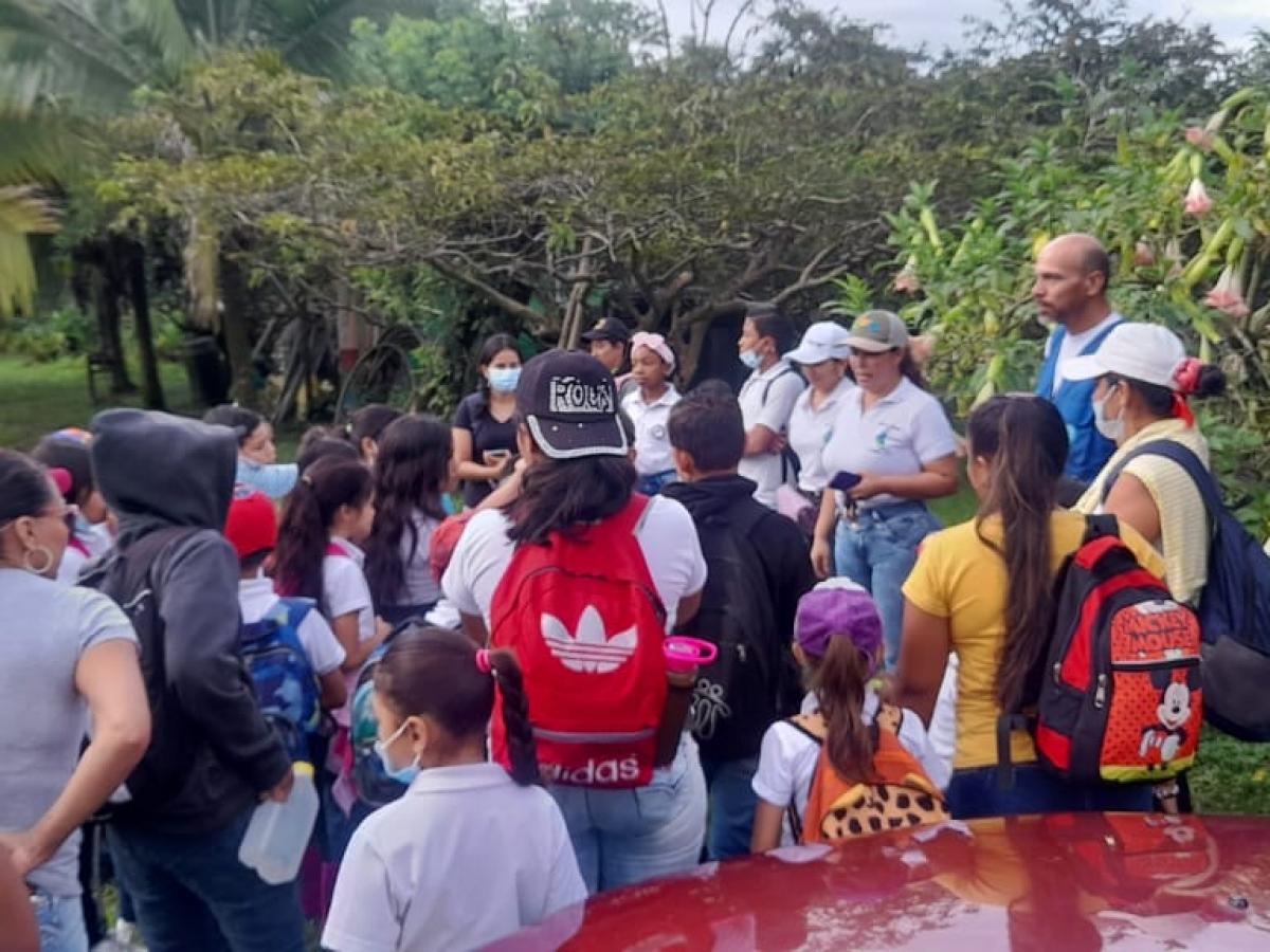 Proyecto piscícola del Ariari con niños y niñas en el Meta