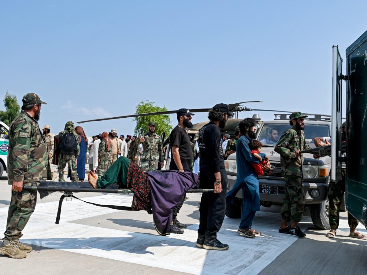 Afganistán sufre sismo magnitud 6 y deja más de 800 muertos