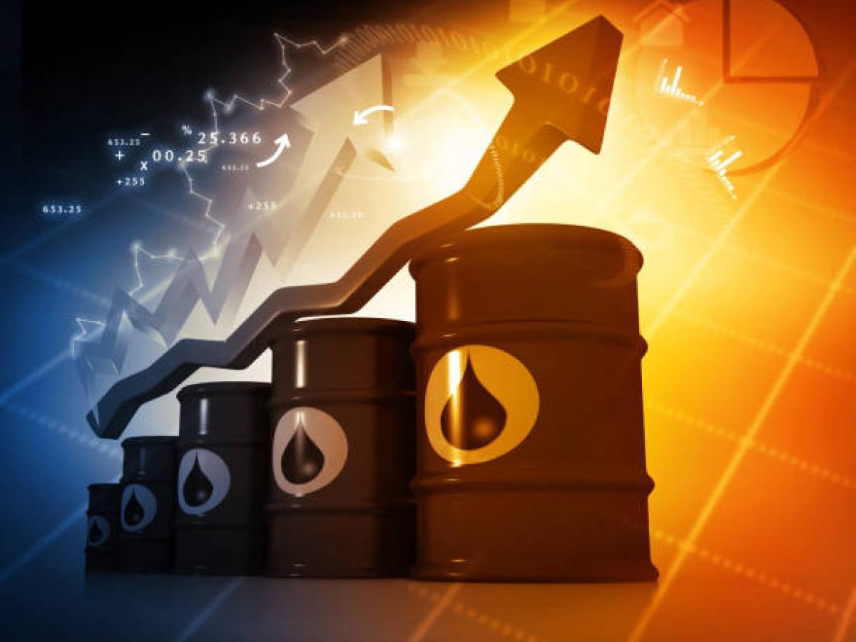 Sube el petróleo tras sanciones a flota fantasma rusa