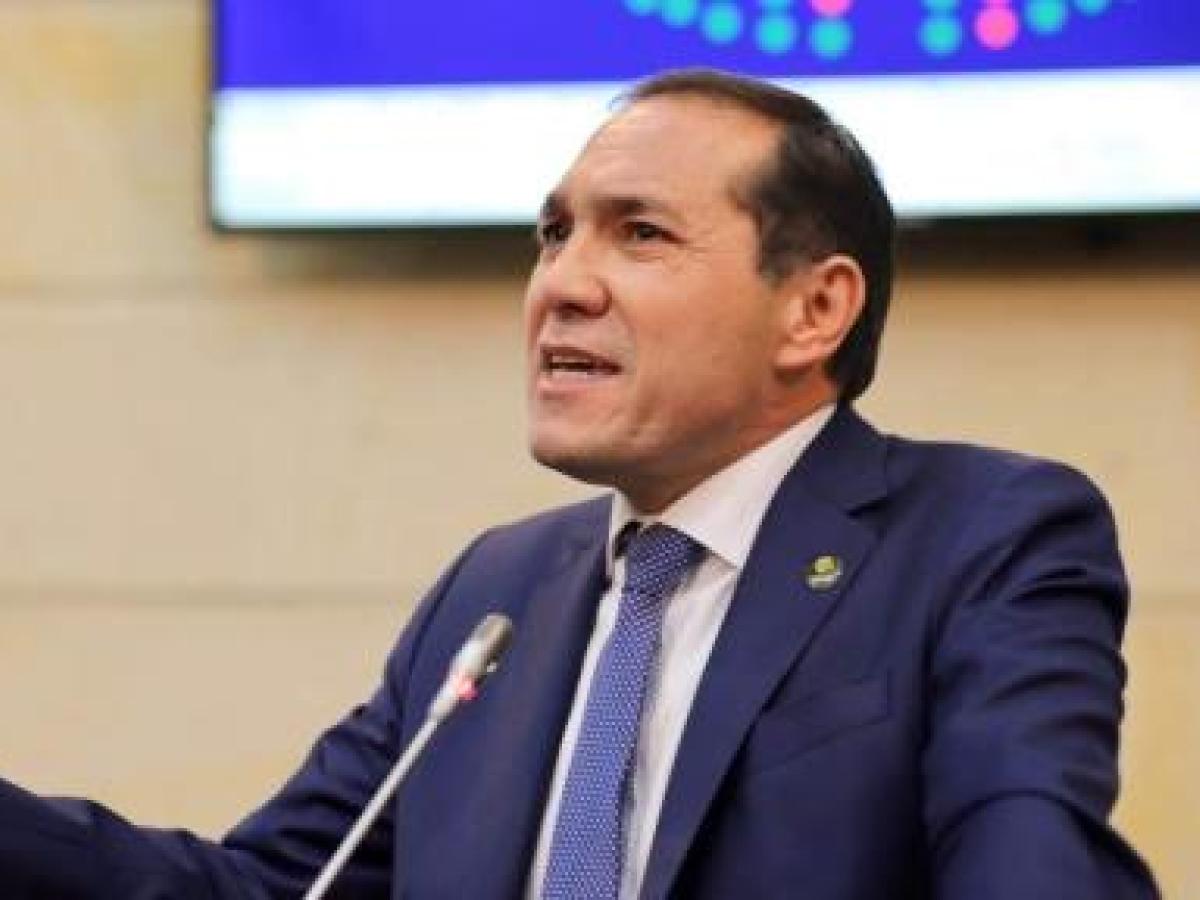 Antonio Sanguino denuncia penal senador Jhonatan Ferney Pulido Hernández y representante Lina María Garrido