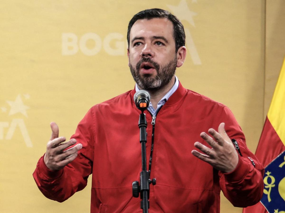 Aprobación de Carlos Fernando Galán se desploma al 26% en Bogotá