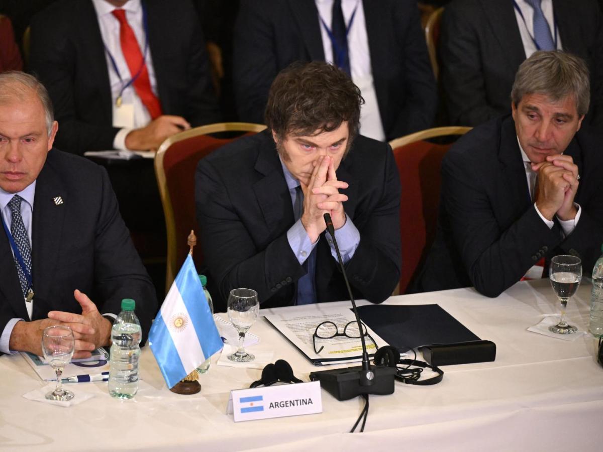 Argentina pide a Maduro salvoconductos para asilados