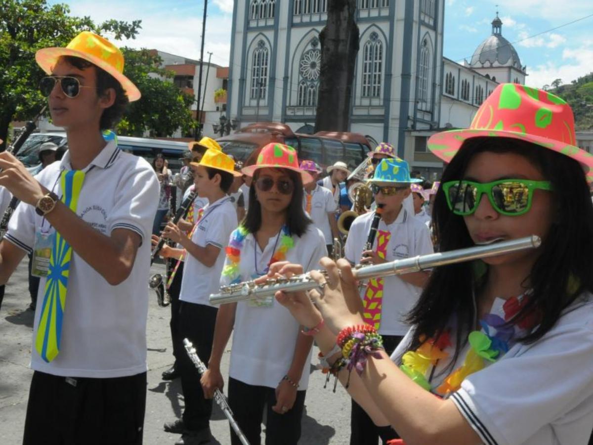 ¡Sonidos únicos! Jóvenes de Caldas deslumbran con su música de bandas