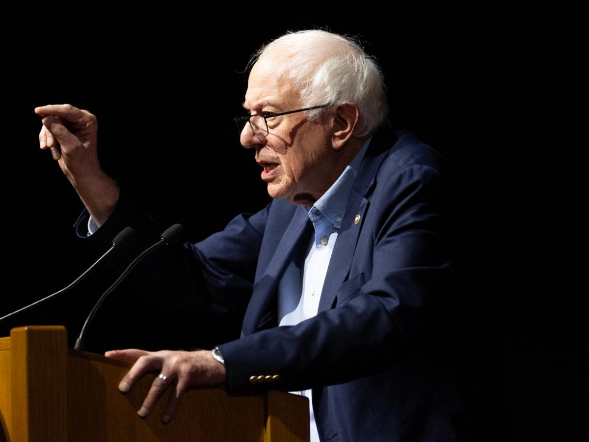 Bernie Sanders critica a Trump tras ataques a Irán