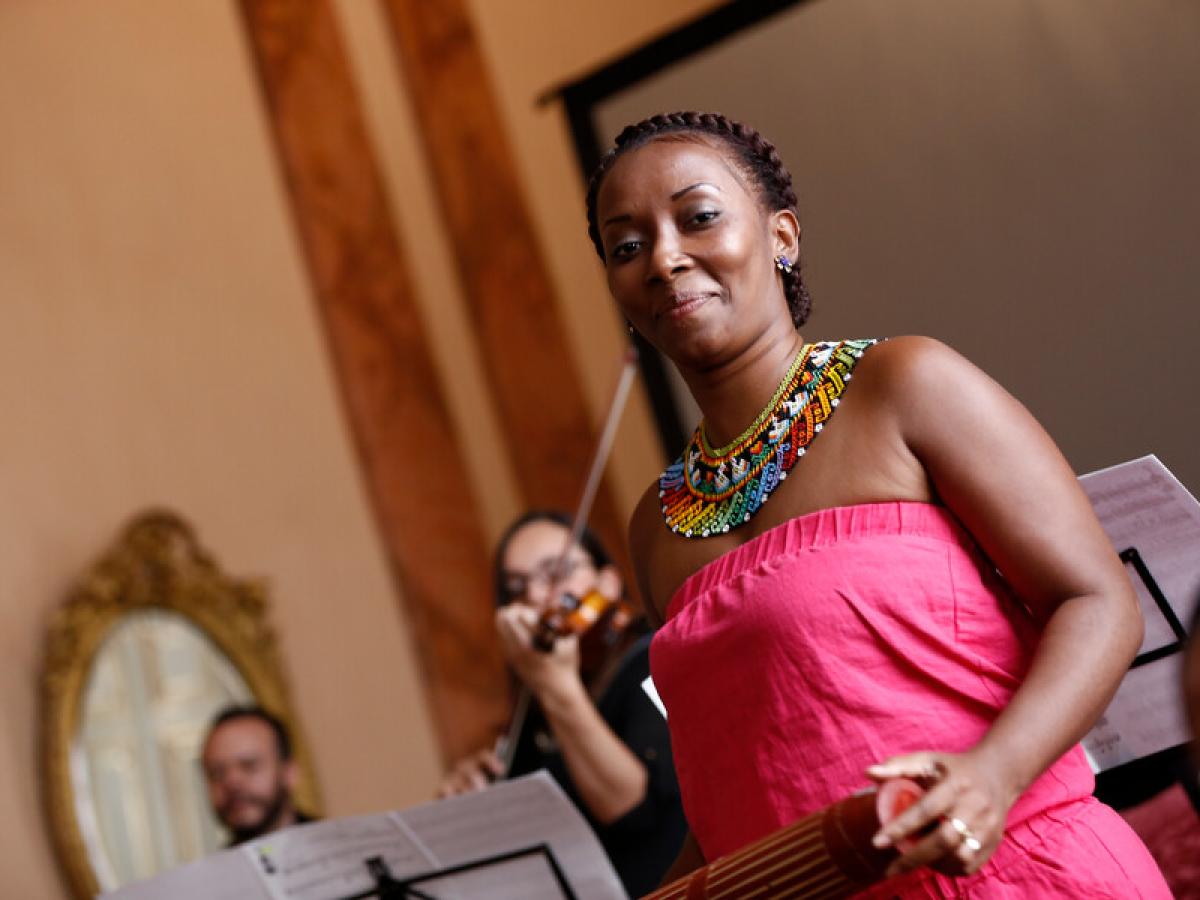 Nidia Góngora es una de las artistas más representativas de la región pacífica colombiana. 