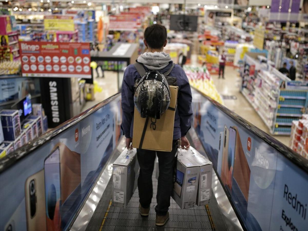 Día sin IVA: 7,4 billones de pesos en ventas