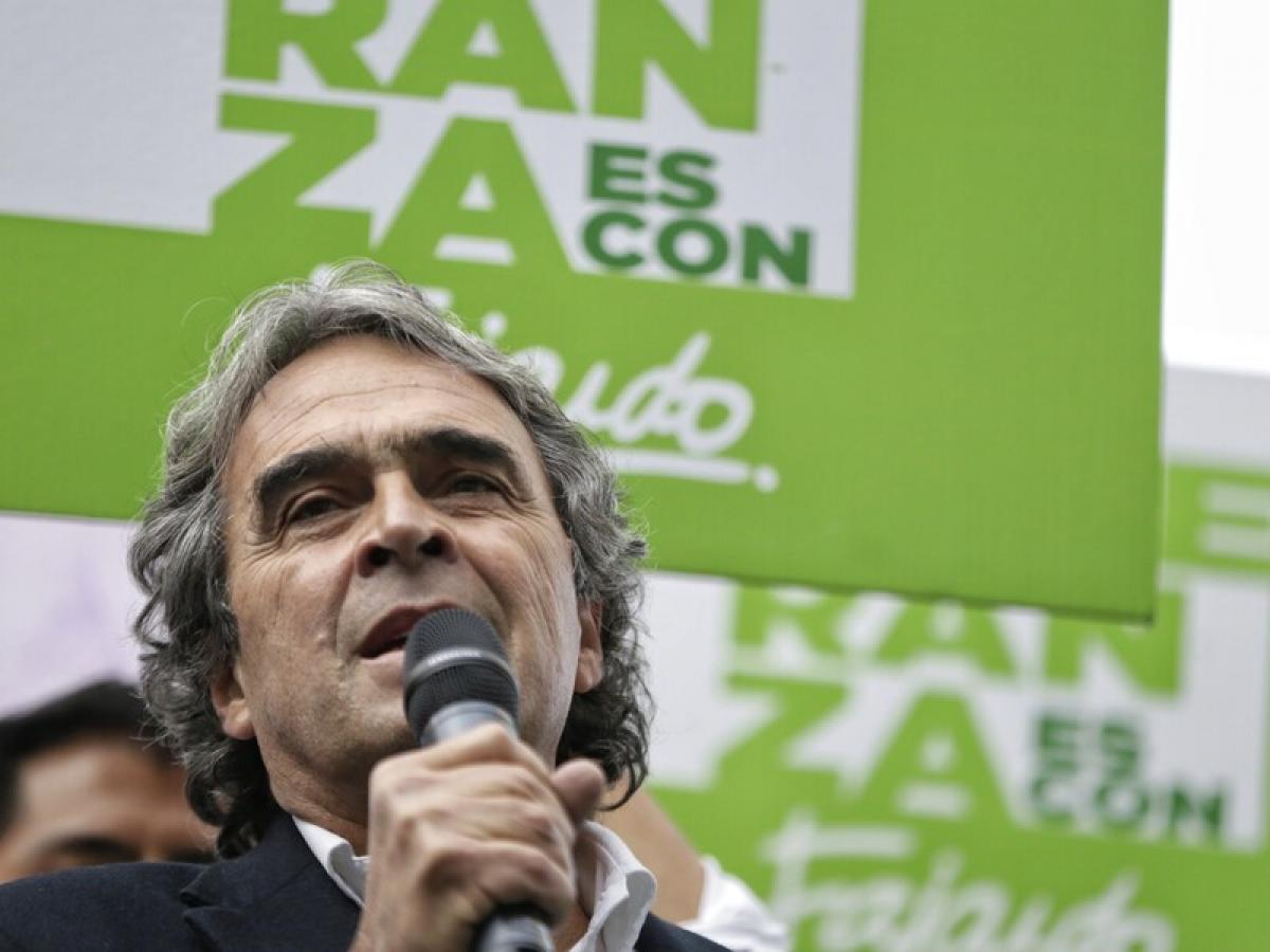 Encapuchados sacaron a Sergio Fajardo de la Tecnológica de Pereira