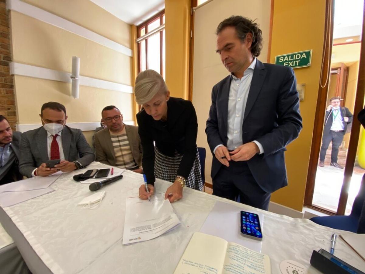 Fico Gutiérrez firma alianza con Partido de la U