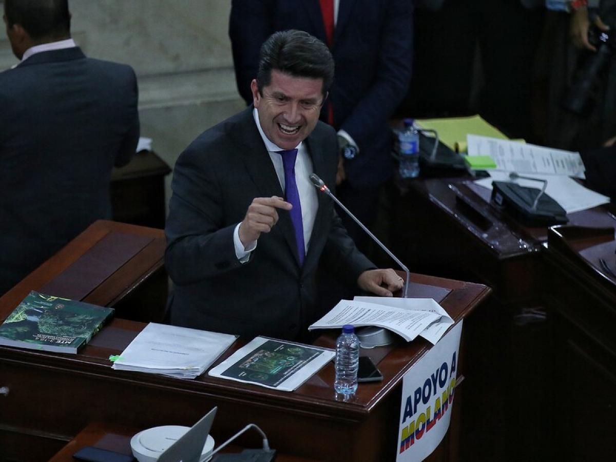 Moción de censura contra Mindefensa