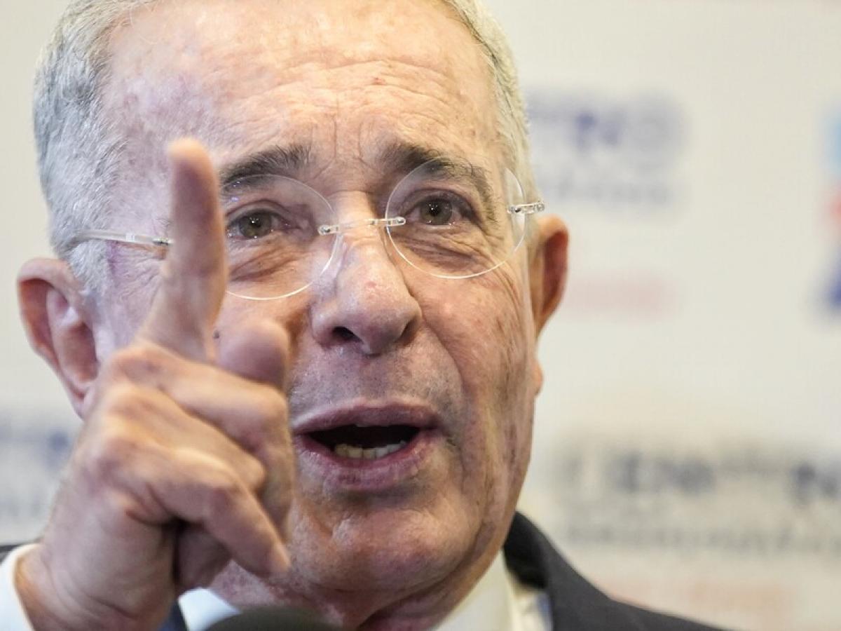 Álvaro Uribe rindió interrogatorio ante la Fiscalía