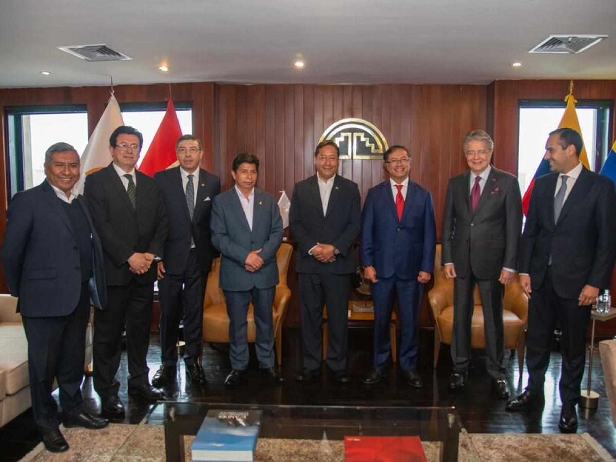 Presidente Petro concluyó su primer viaje internacional en Perú