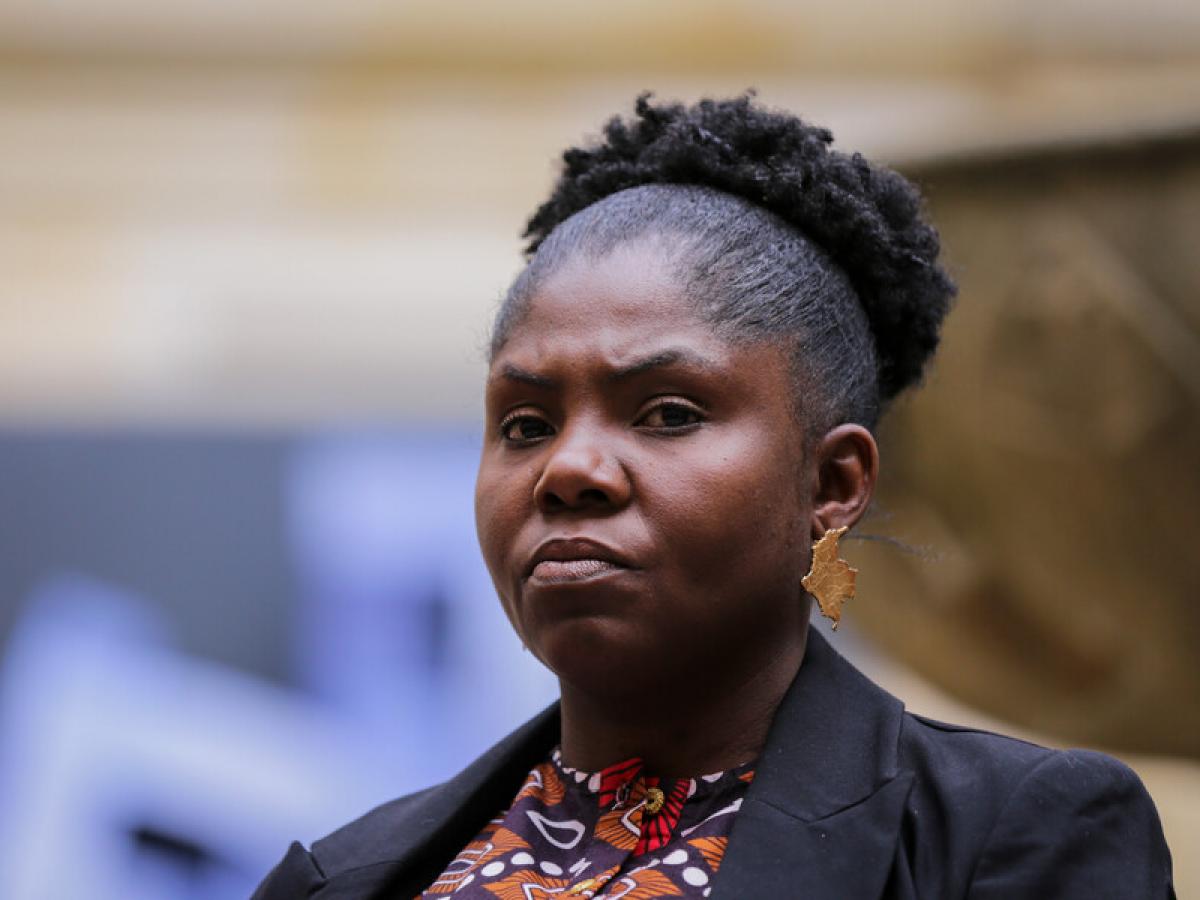 Aplazan acusación contra mujer que insultó Francia Márquez