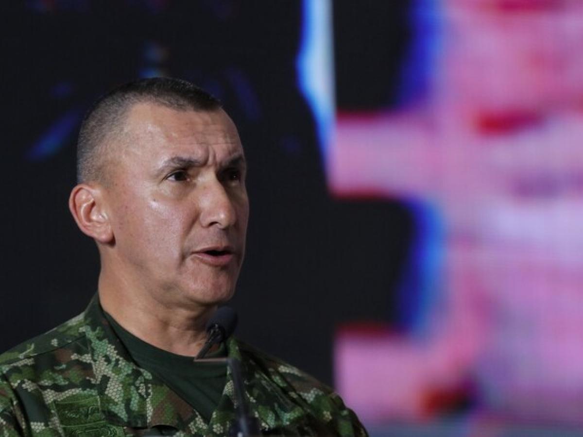 Procuraduría abre indagación contra el comandante del Ejército
