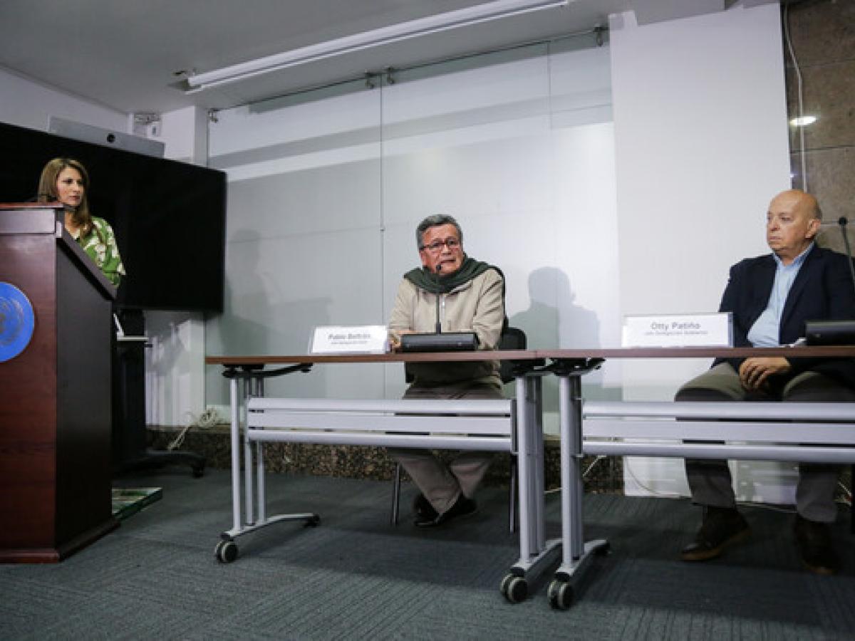 Delegaciones del gobierno y Eln instalan mesa de diálogos interciclo en Bogotá