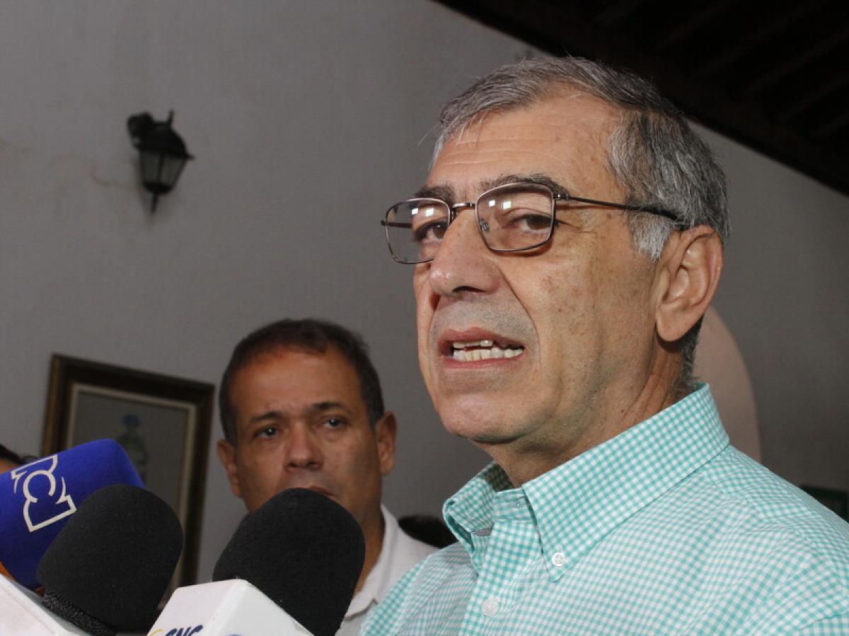 Corte revocó orden de arresto contra William Dau