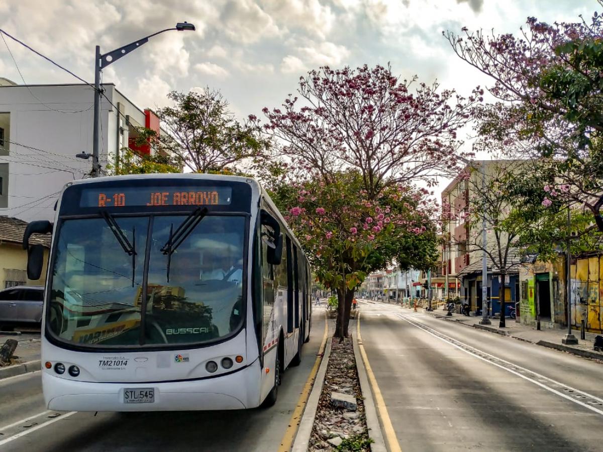 Transmetro por las calles de Barranquilla