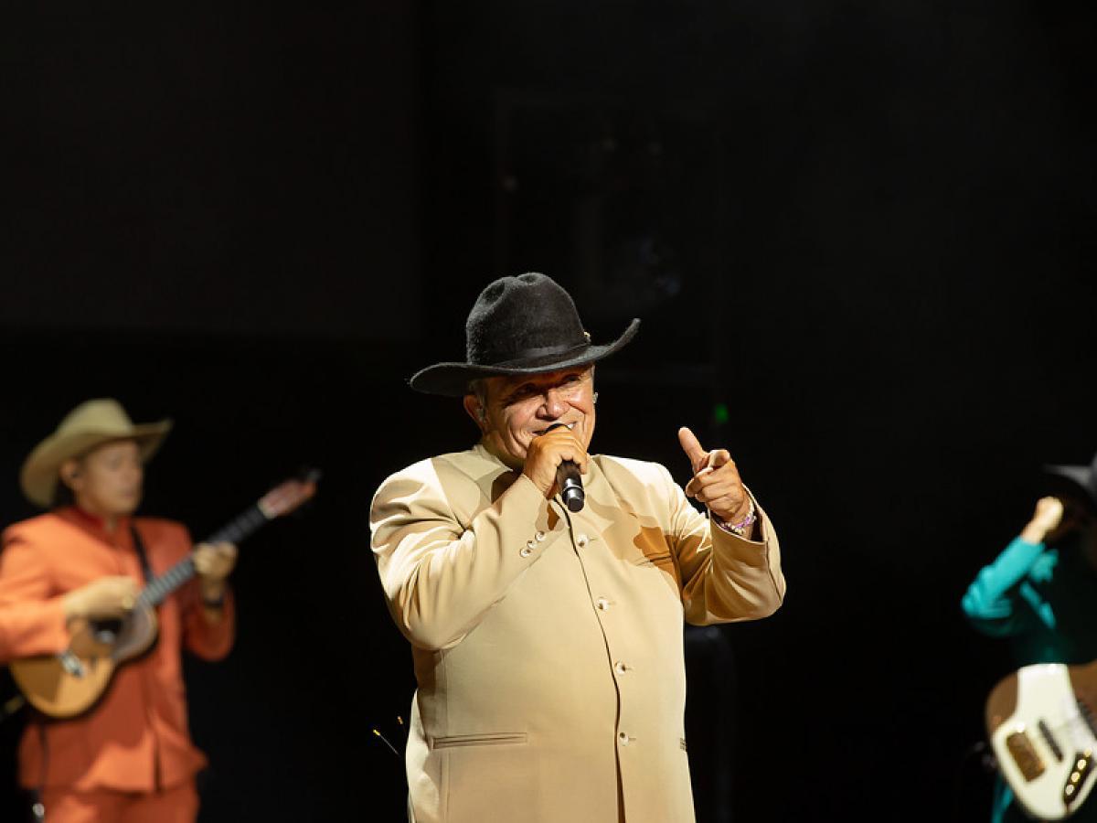 Descarga gratis HOY "Noche", de Orlando "Cholo" Valderrama