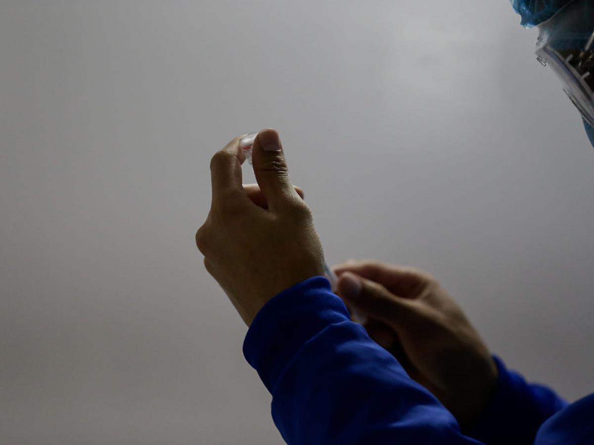 La farmacéutica estadounidense Moderna dijo este jueves que será necesaria una tercera dosis de su vacuna contra la Covid-19. 