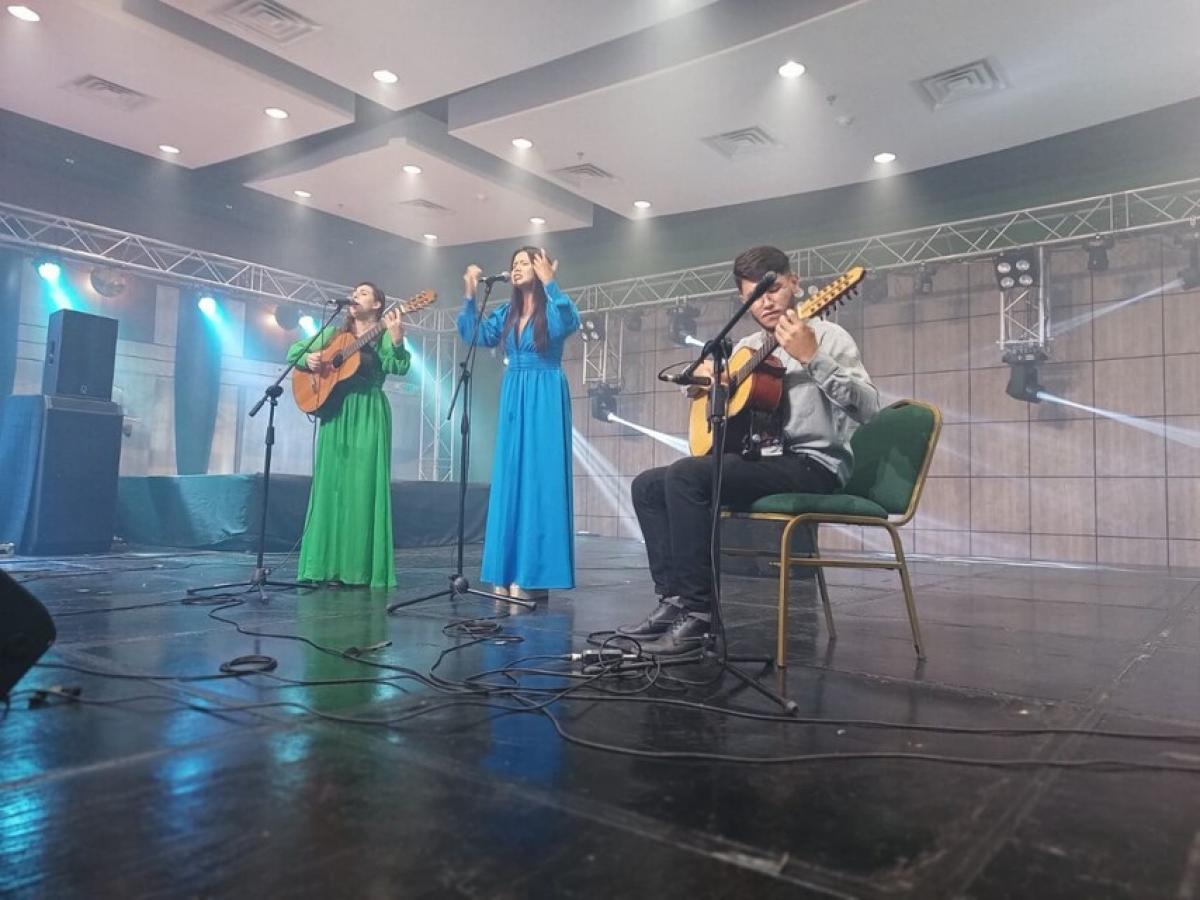 Planes en Ibagué: jóvenes en el Festival de Música Colombiana