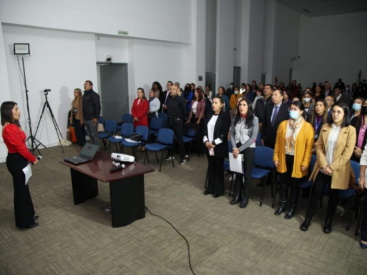 Gobierno buscará formalizar más de 900 mil docentes y militares del Estado