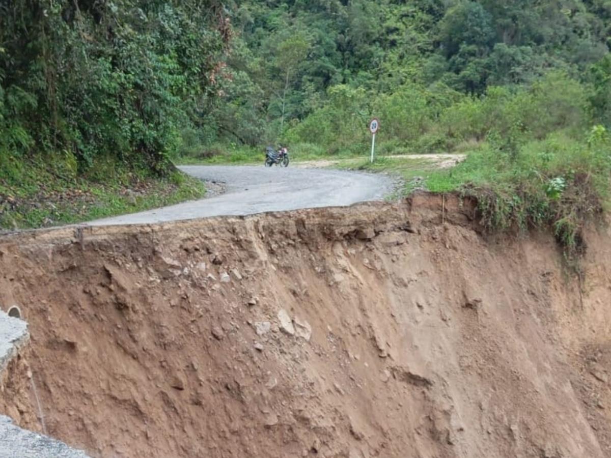 Cerrada la vía Curos - Málaga por pérdida de calzada