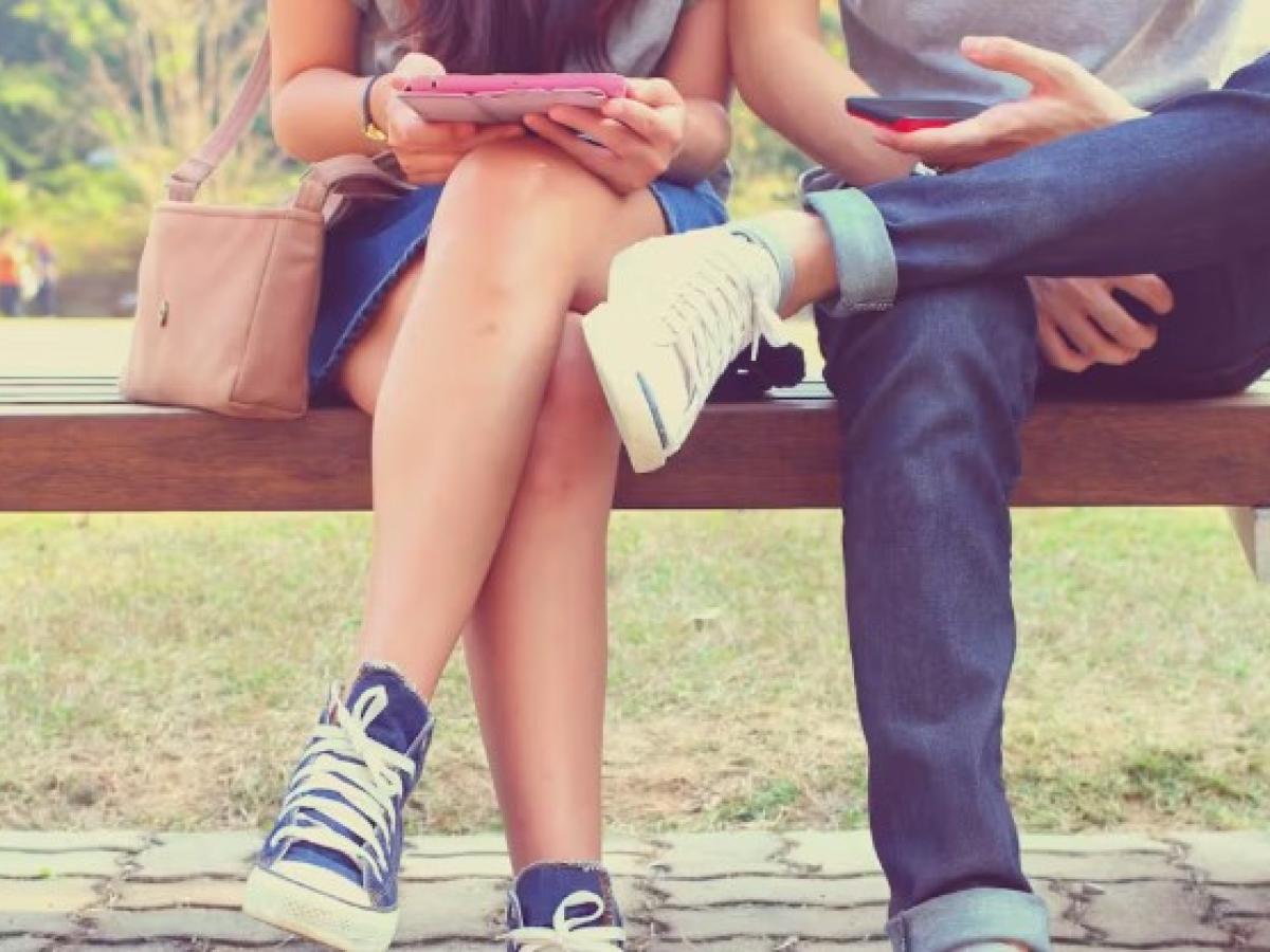 Celos y redes sociales, una combinación peligrosa en las relaciones adolescentes