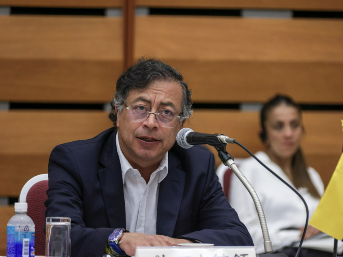 Embajada de Estados Unidos pide mayor seguridad en Colombia: Petro garantiza protección