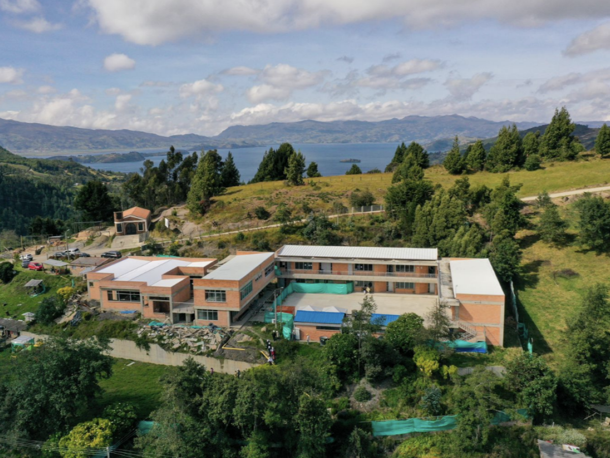 Cali avanza fortalecimiento colegios públicos  Cali avanza fortalecimiento colegios públicos