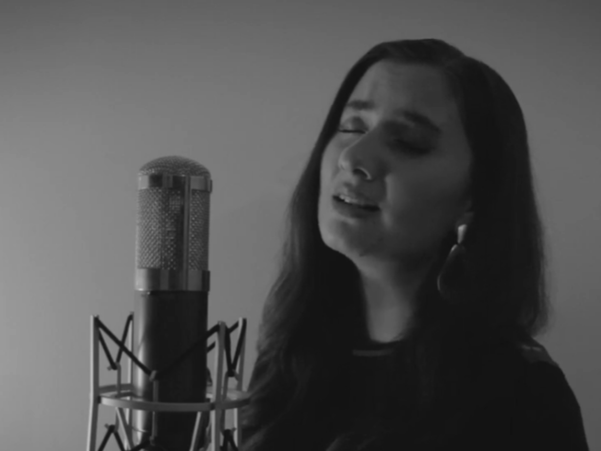 Demo de la Semana: Los aretes de la luna de Ari Villalba