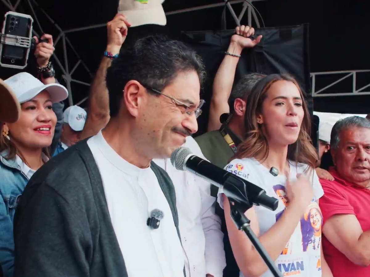 Desde la Plaza de Bolívar, Iván Cepeda reconoció el aporte del movimiento sindical por la democracia en Colombia