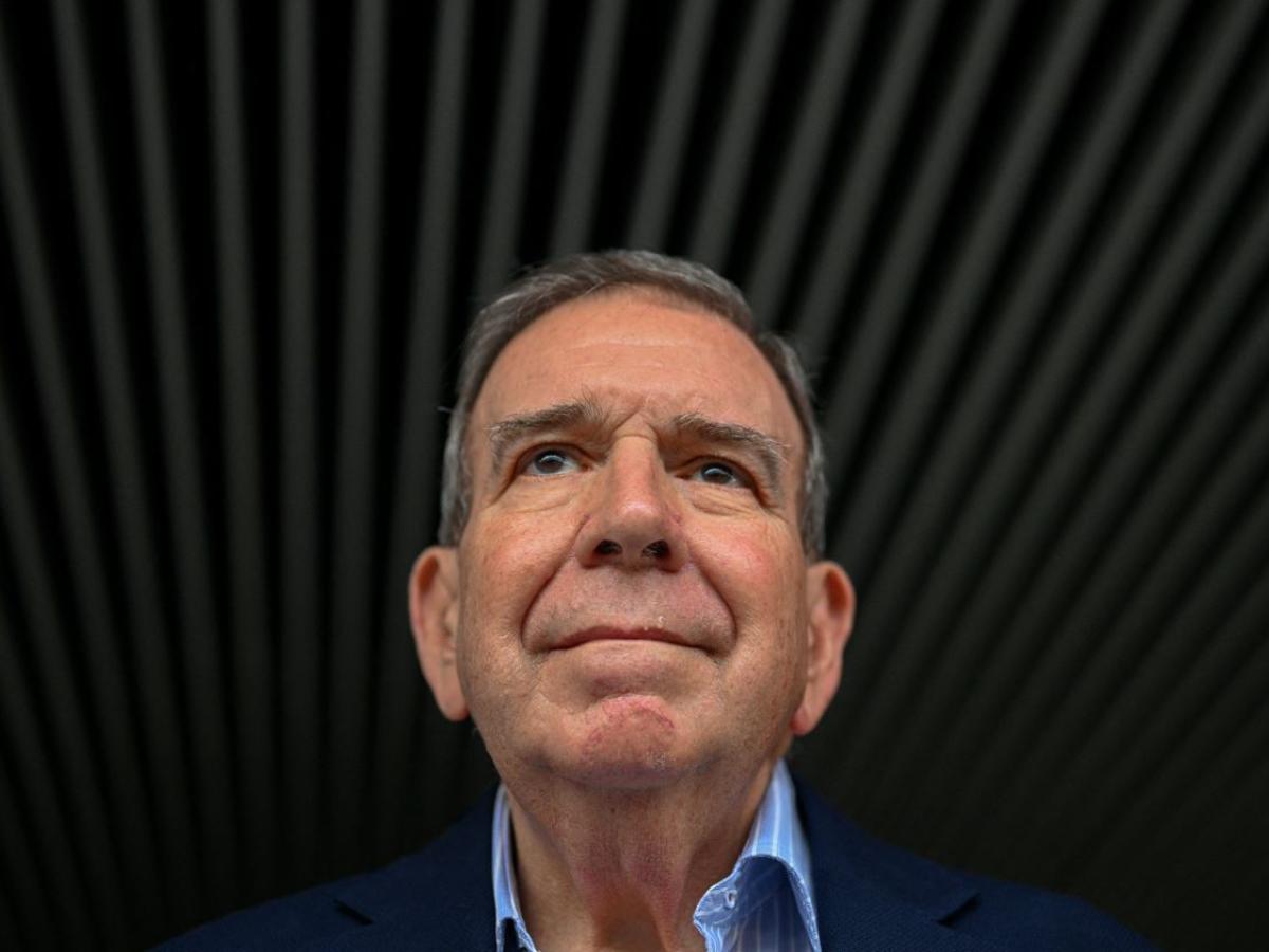 Edmundo González salió de Venezuela rumbo a España