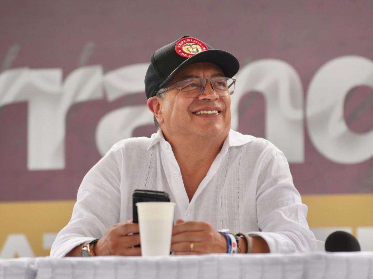 Bajar tarifas eléctricas en Colombia, propuesta de presidente Petro