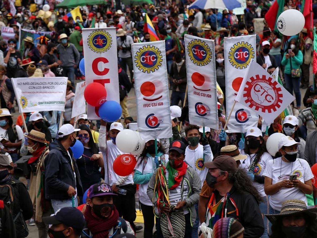Centrales obreras proponen “frente común” en defensa del ahorro pensional
