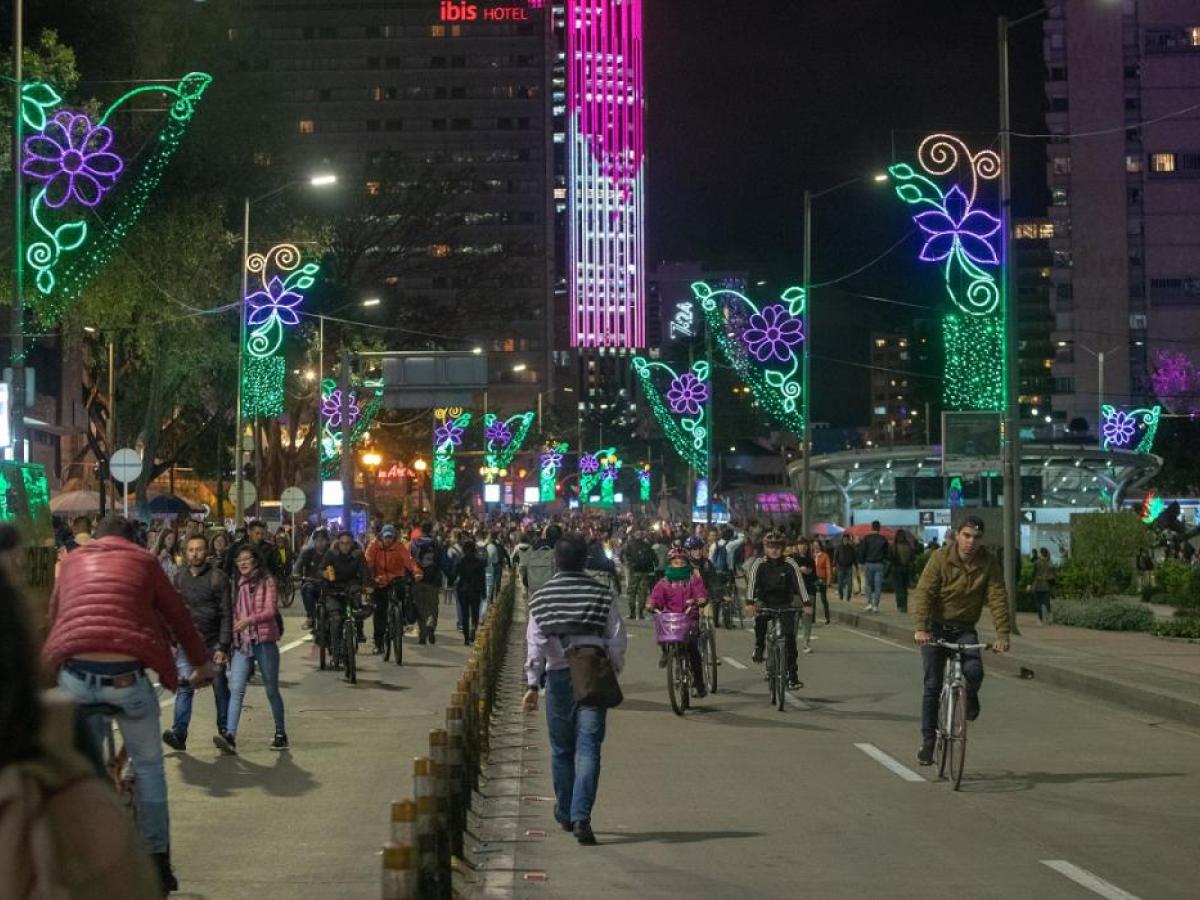 Ciclovía nocturna Bogotá 12 diciembre: cierres viales y desvíos 