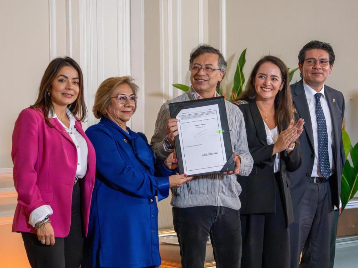 Colombia adopta política exterior feminista mediante decreto presidencial