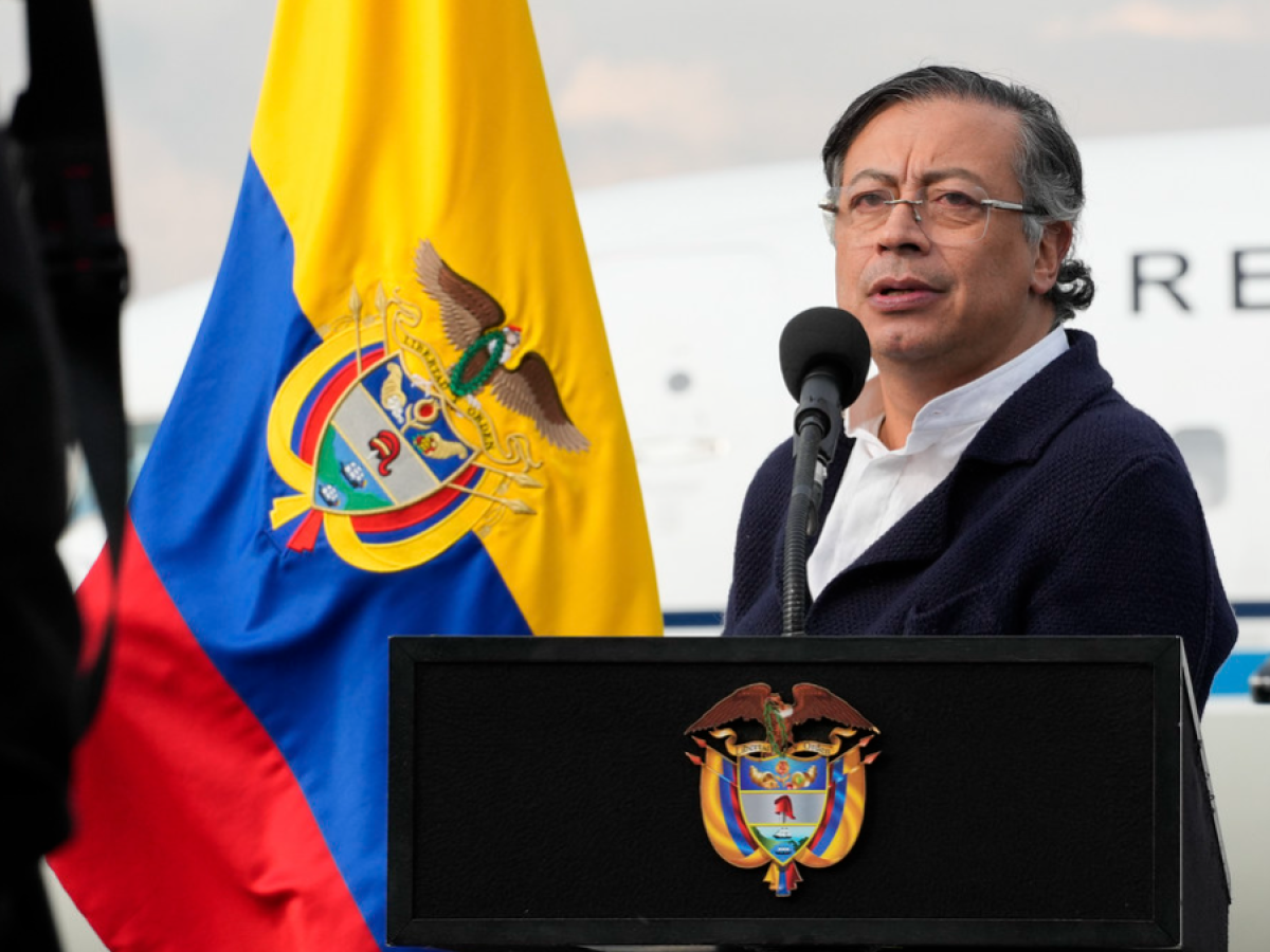 Comparación de los gobiernos de Petro y Milei en temas económicos