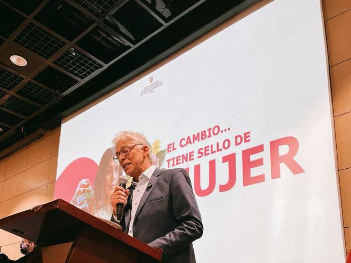 Contratación pública Colombia: gobierno Petro contra los monopolios