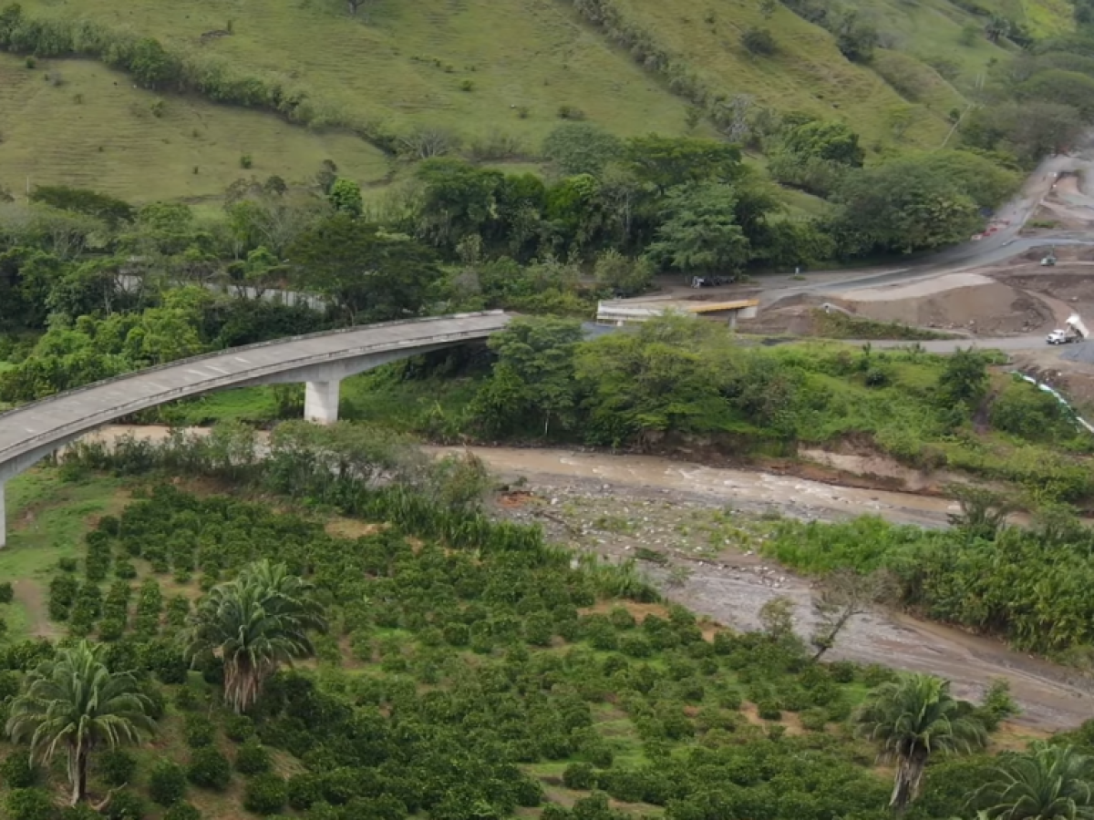 Vía Manizales - Medellín 
