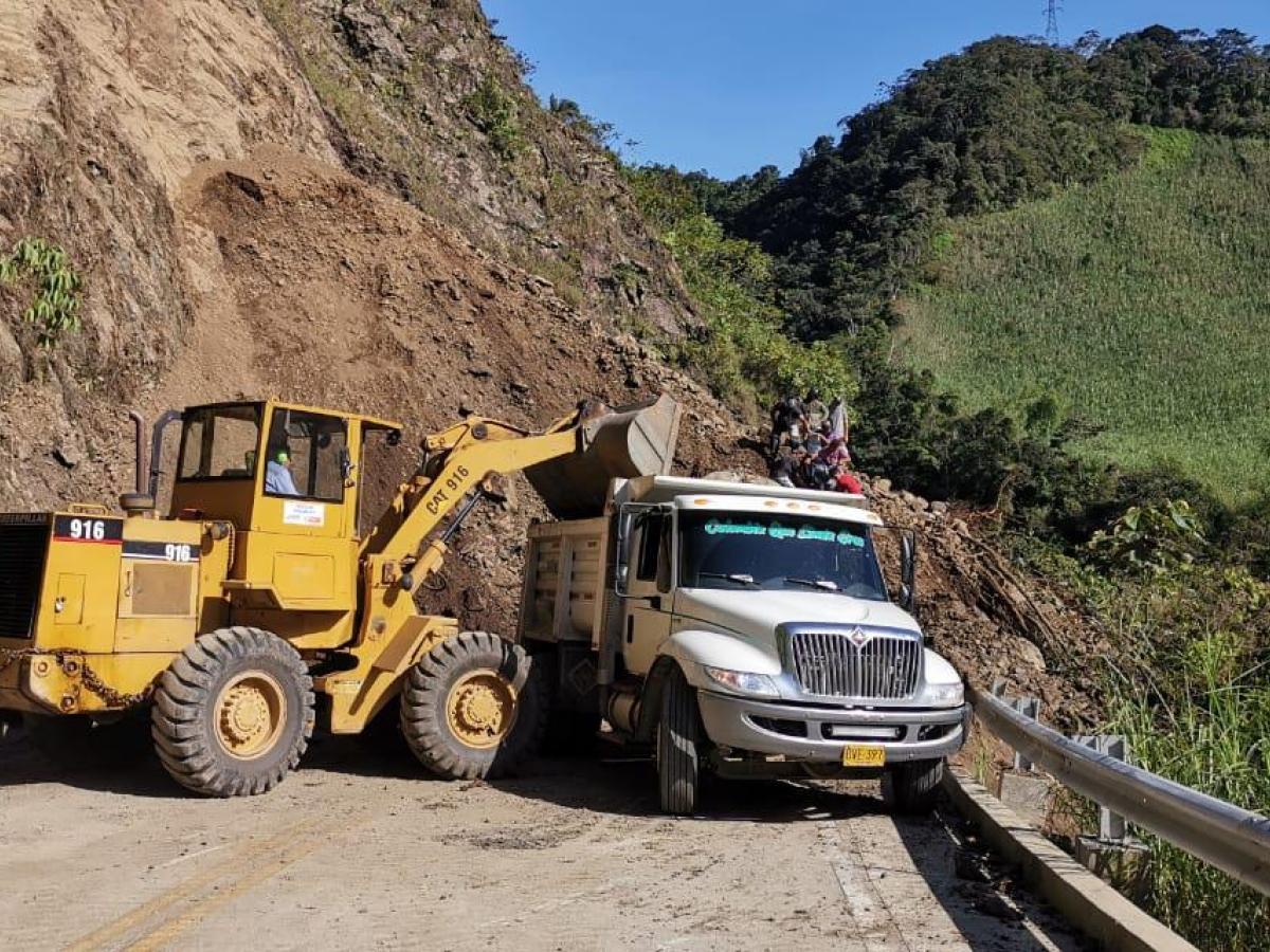 Vía Risaralda- Chocó está cerrada por deslizamiento de rocas